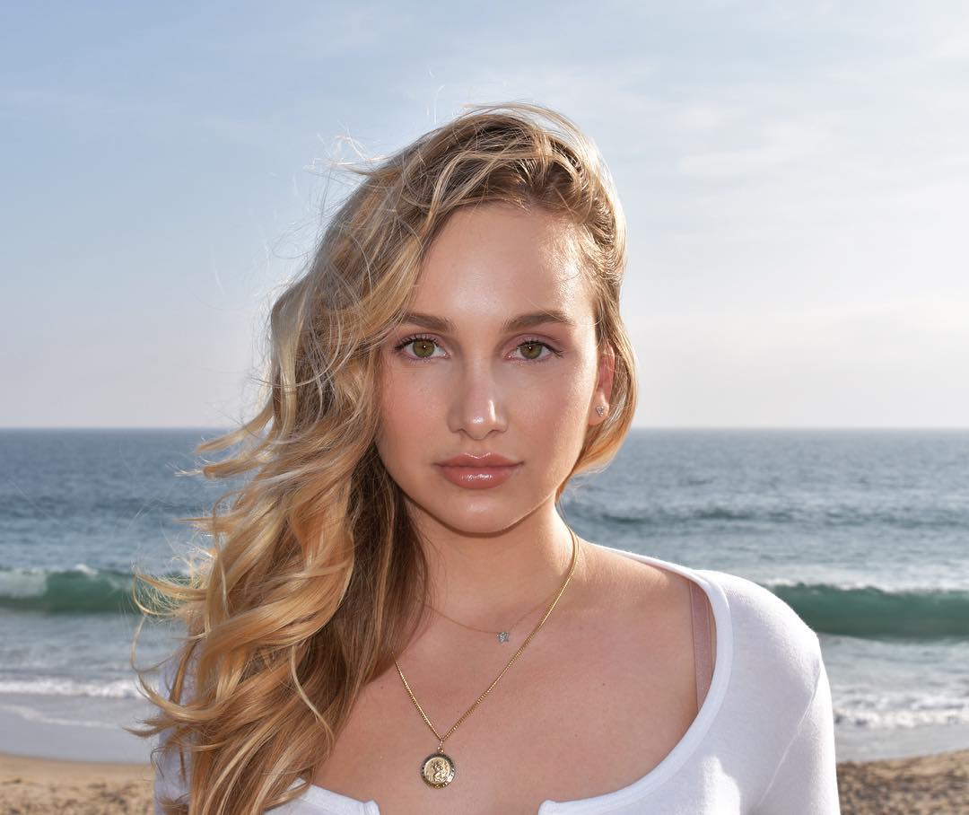 Anya Nicolodi Anya Nicolodi