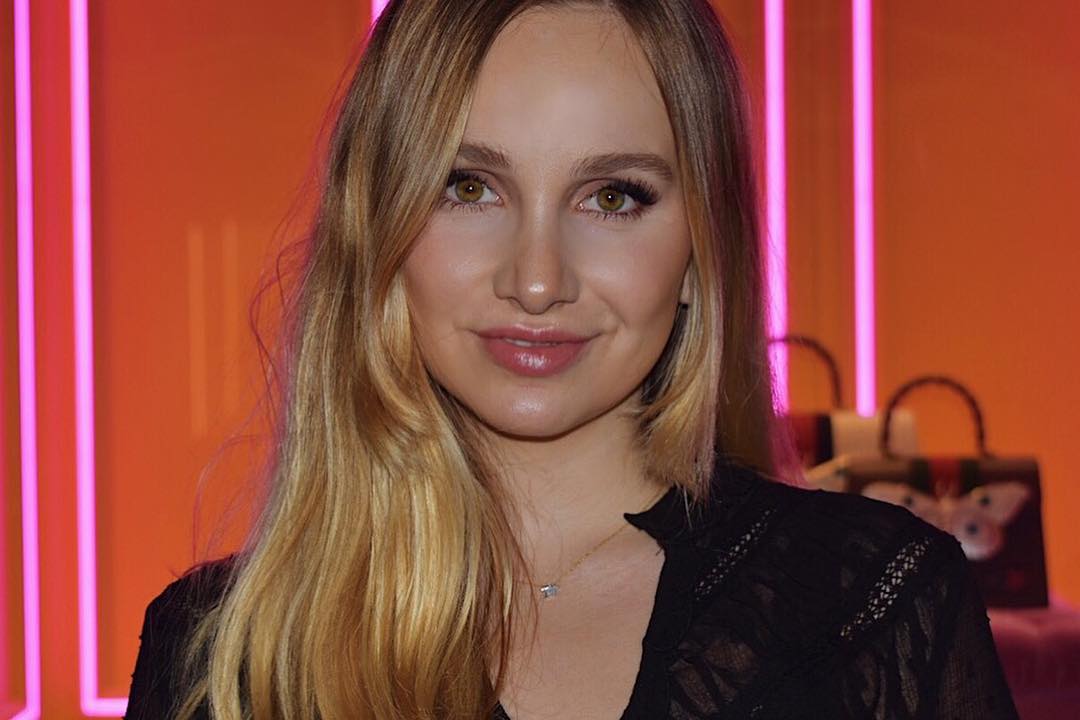 Anya Nicolodi Anya Nicolodi