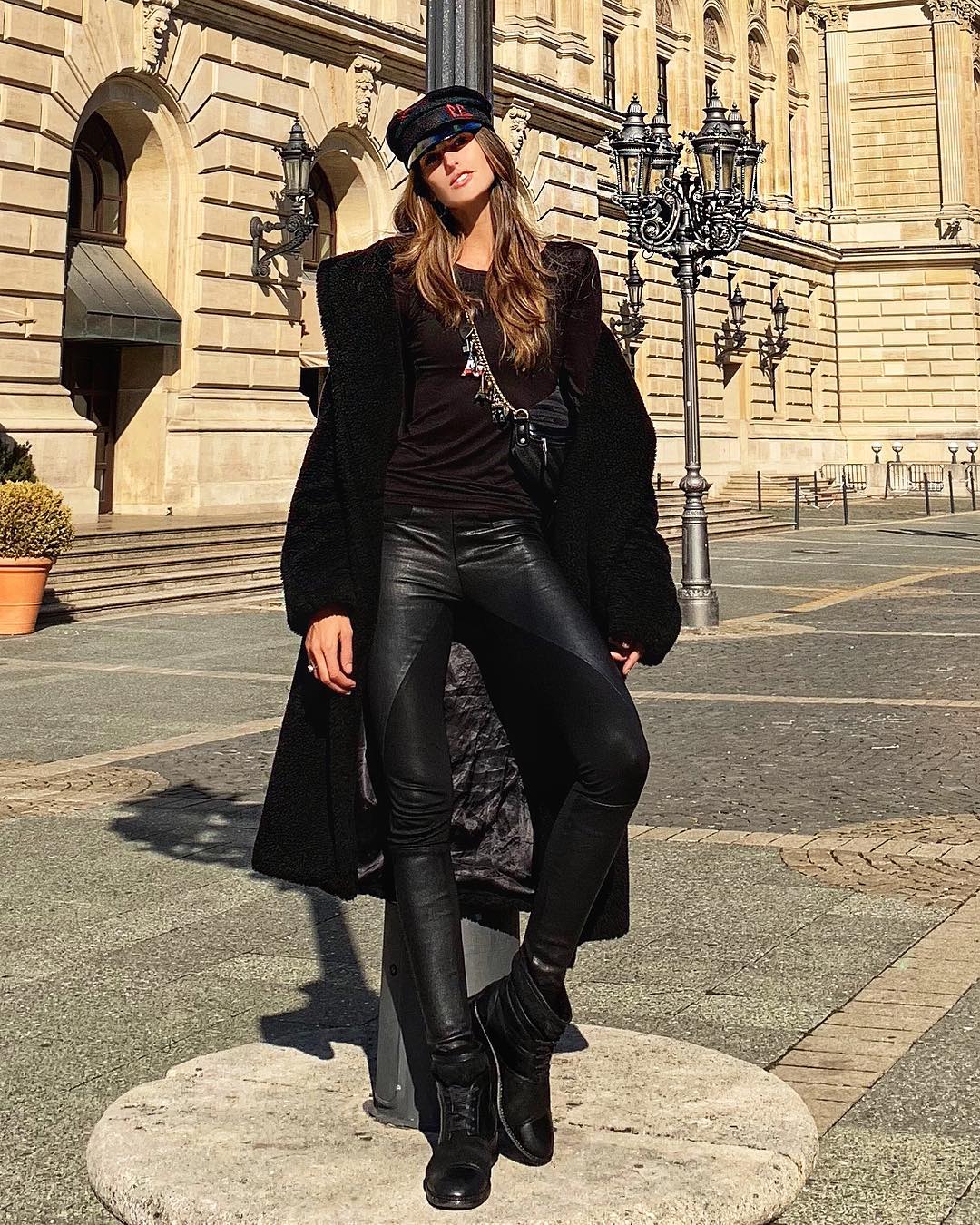 Izabel Goulart image