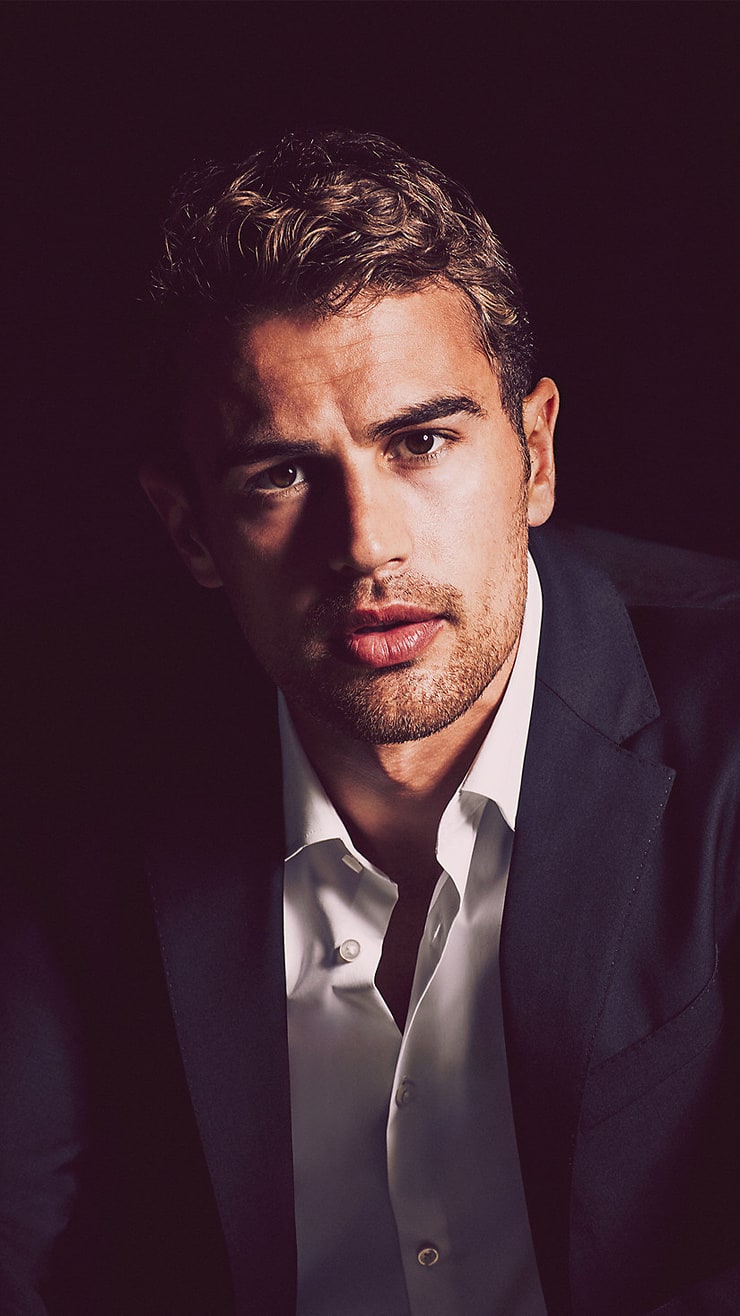 Theo james taille