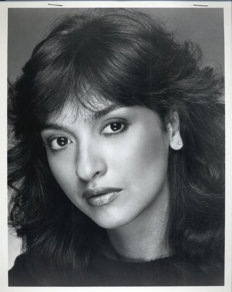 Picture of Elizabeth Peña.