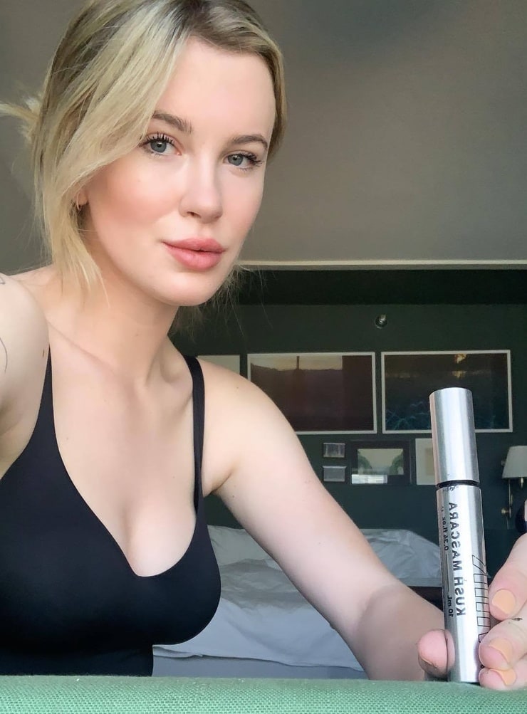 Ireland Baldwin image