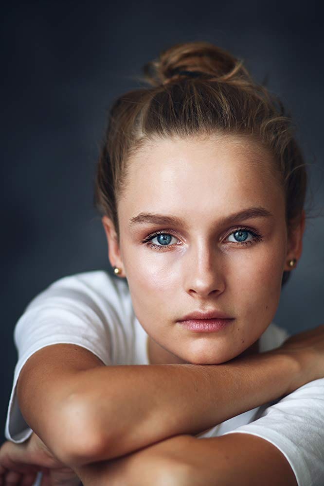 Olivia DeJonge and levi miller