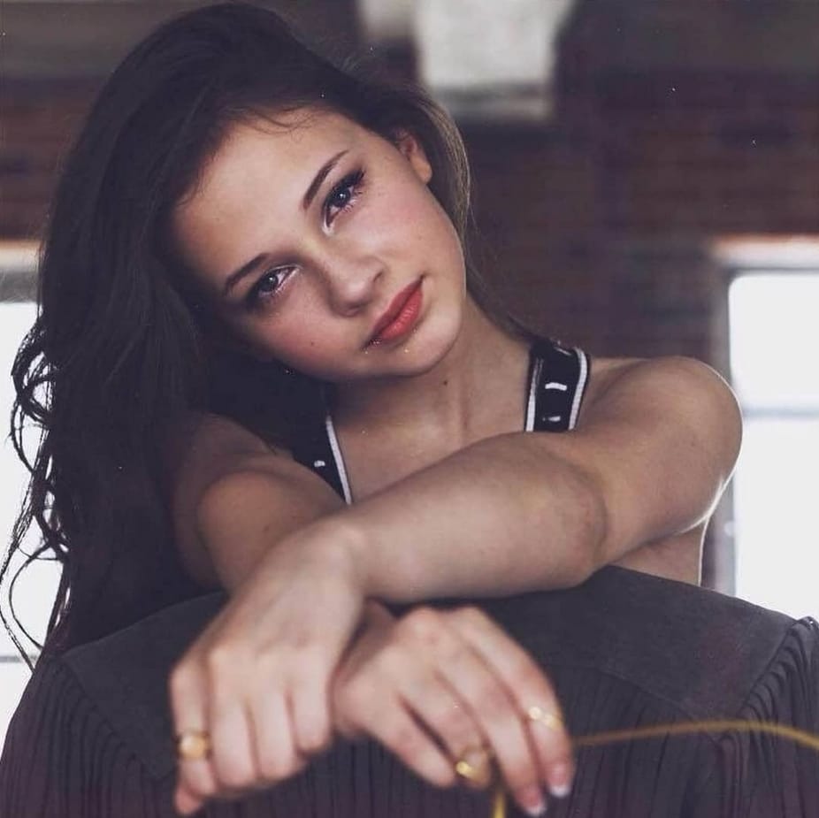 Next photo of Cailee Spaeny