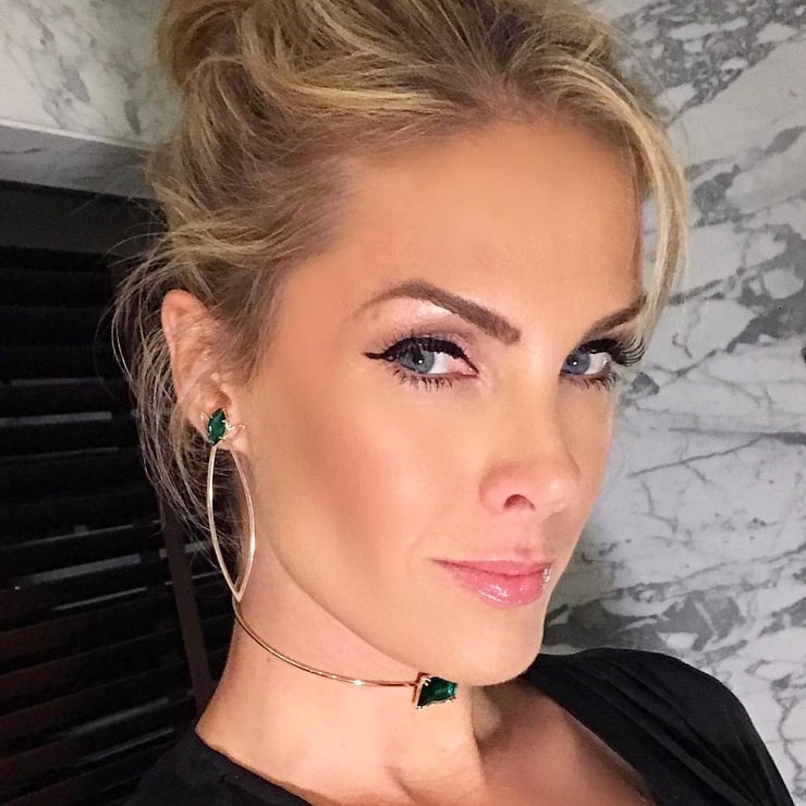 Ana Hickmann picture