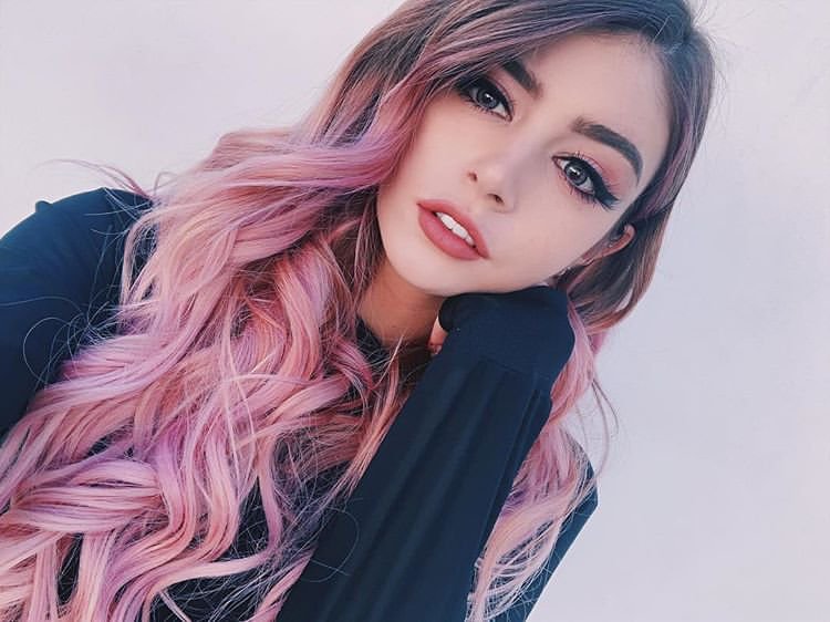 Chrissy Costanza Chrissy Costanza