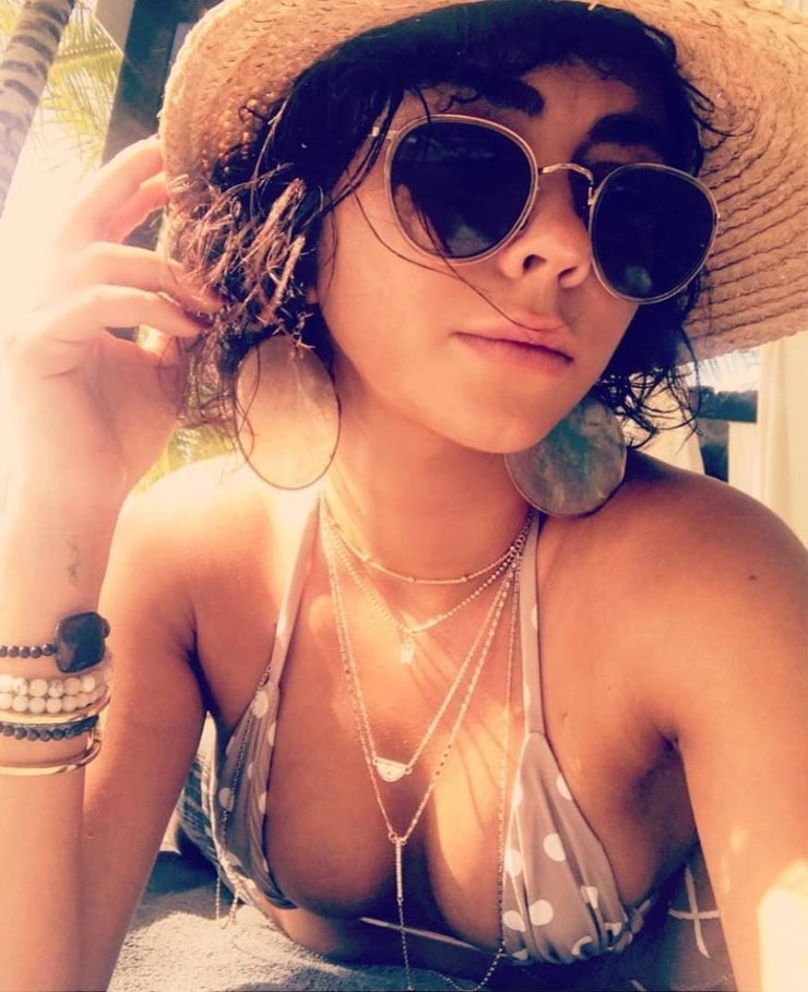 Picture of Sarah Hyland.