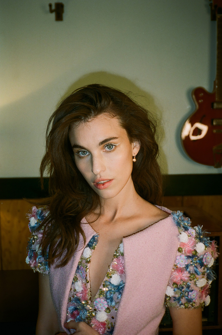 Films Et Séries Tv Avec Rainey Qualley Rainey Qualley image