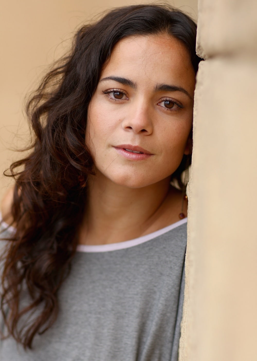 Алиси брага. Алиси Брага Alice Braga. Алиси Брага Максим. Алиси Брага Королева Юга.