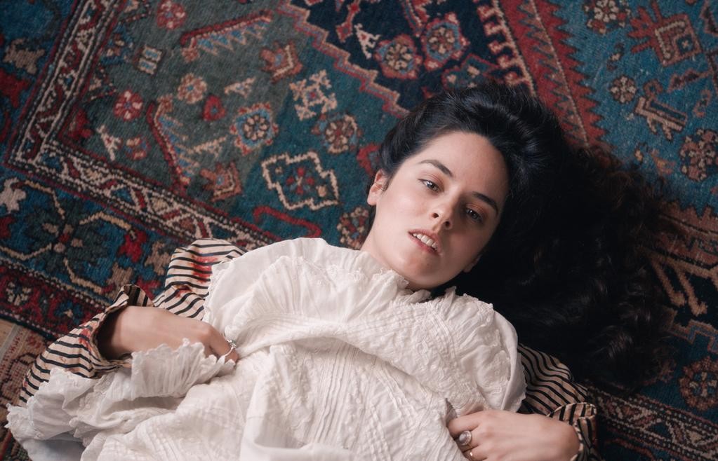 Curiosa (2019) Curiosa (2019)