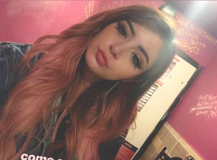 Chrissy Costanza Chrissy Costanza