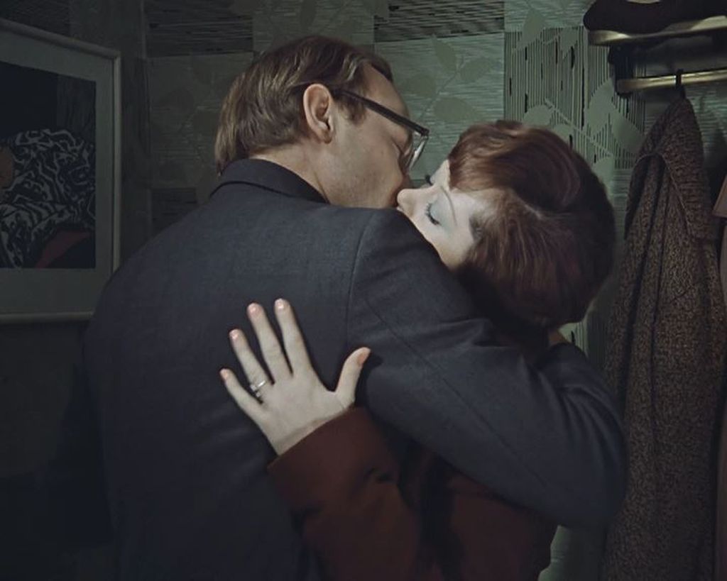 Office Romance (1977) Office Romance (1977)