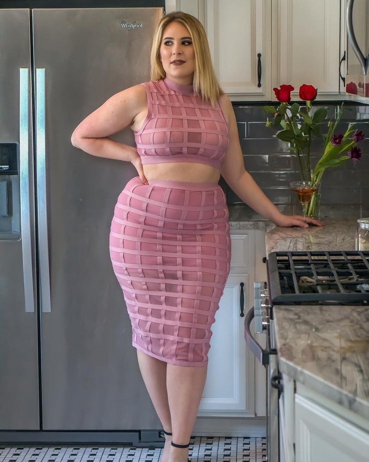 Picture of Sophie Turner (Plus Size)