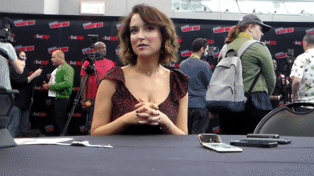 Milana Vayntrub picture