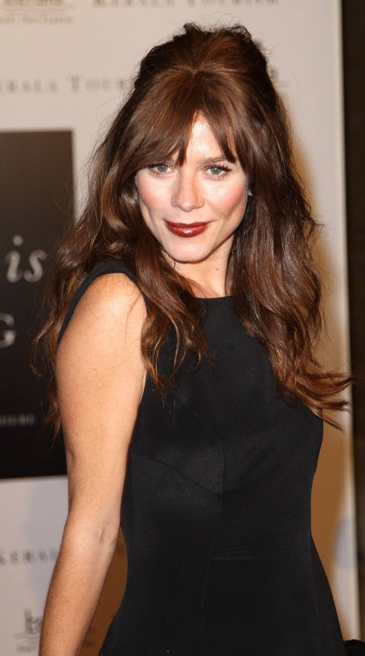 Next photo of Anna Friel