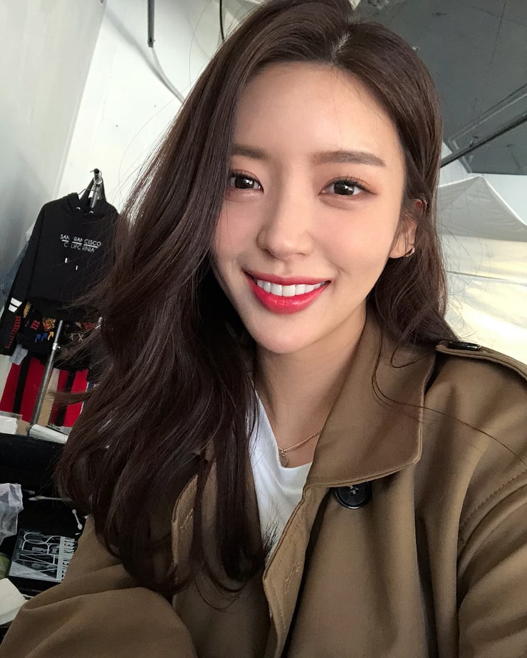 Picture of Hong Ji-Yoon