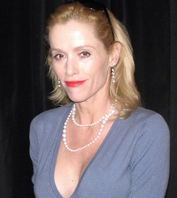 Julia Minesci picture