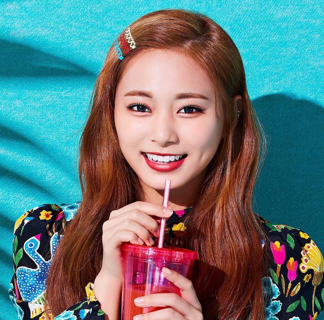 Chou Tzu Yu (TWICE) mini formato Chou Tzu Yu (TWICE) mini formato