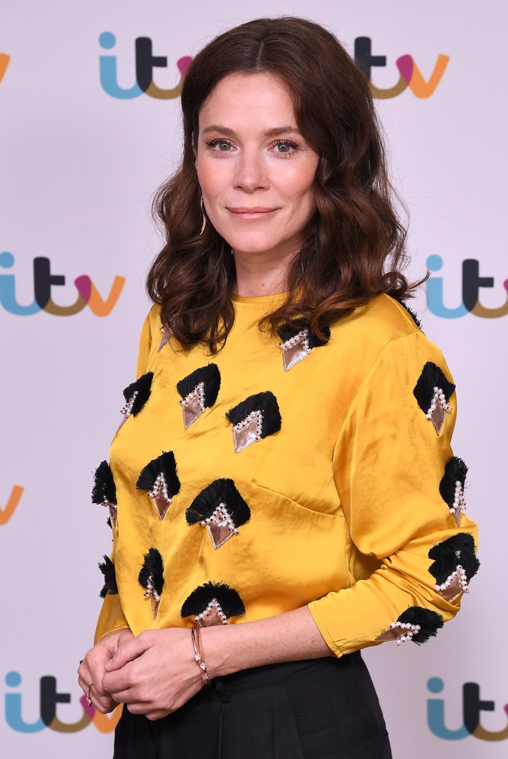 Next photo of Anna Friel