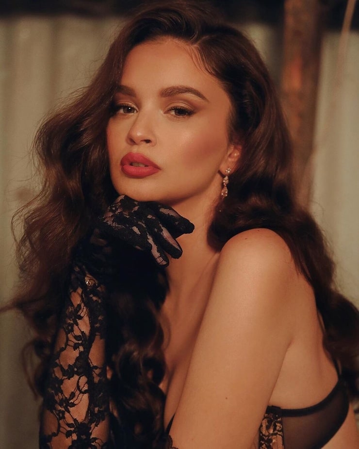 picture-of-sabrina-claudio