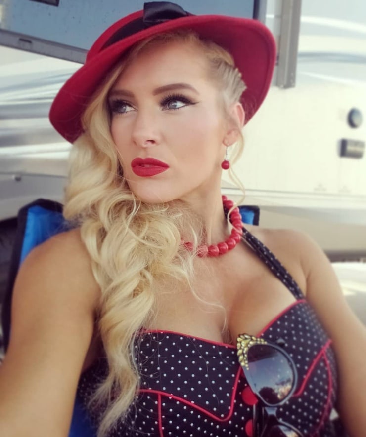 Picture of Lacey Evans.
