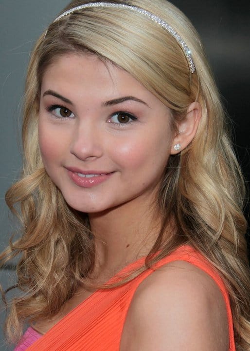 Stefanie Scott Fakes