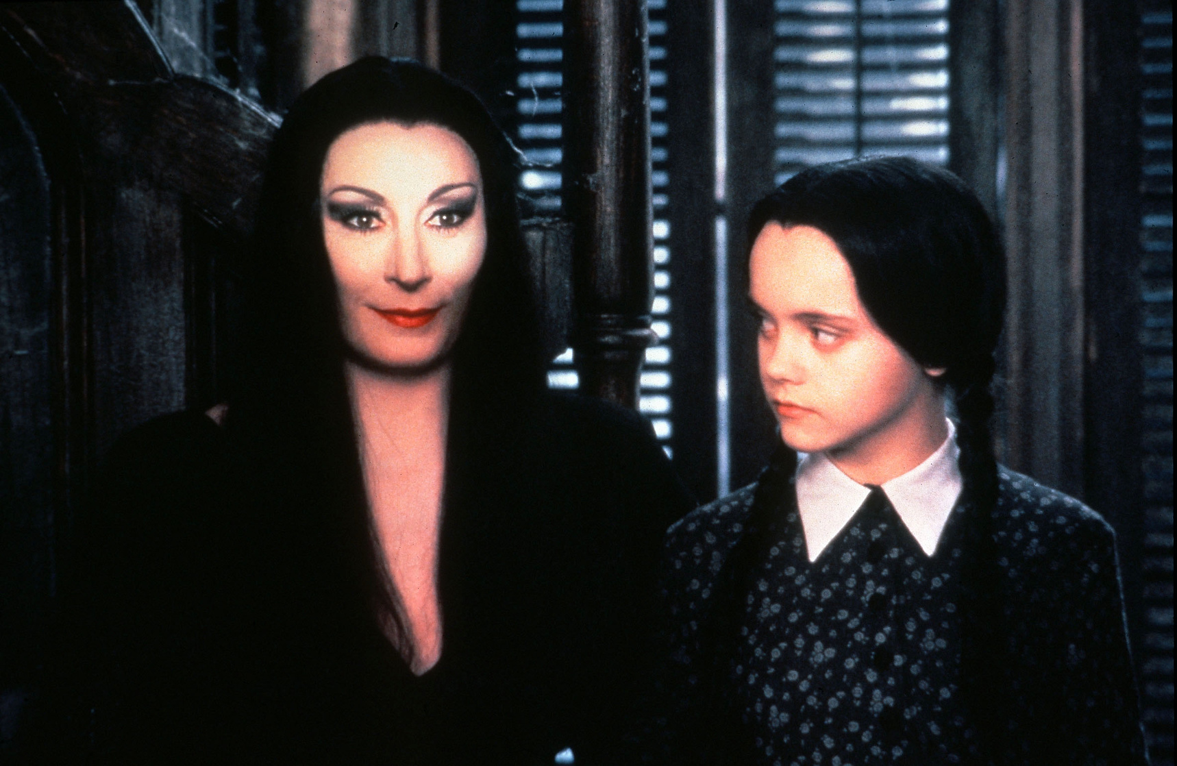 Morticia Addams (Anjelica Huston)