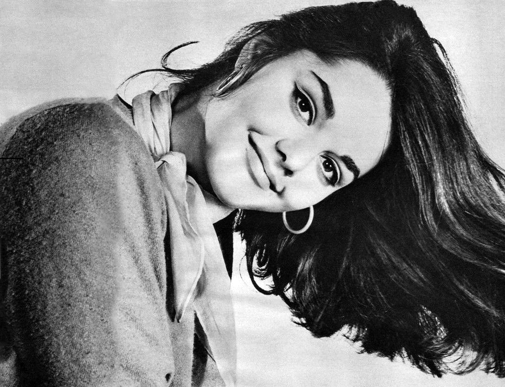 Tina Aumont Tina Aumont