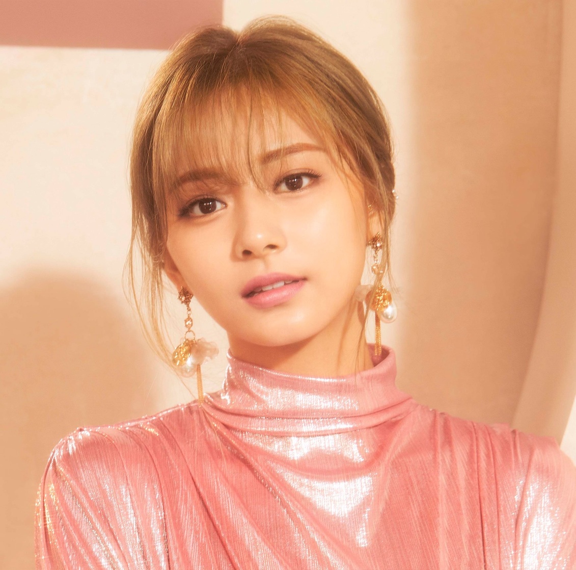 Chou Tzu-yu (Tzuyu) Chou Tzu-yu (Tzuyu)
