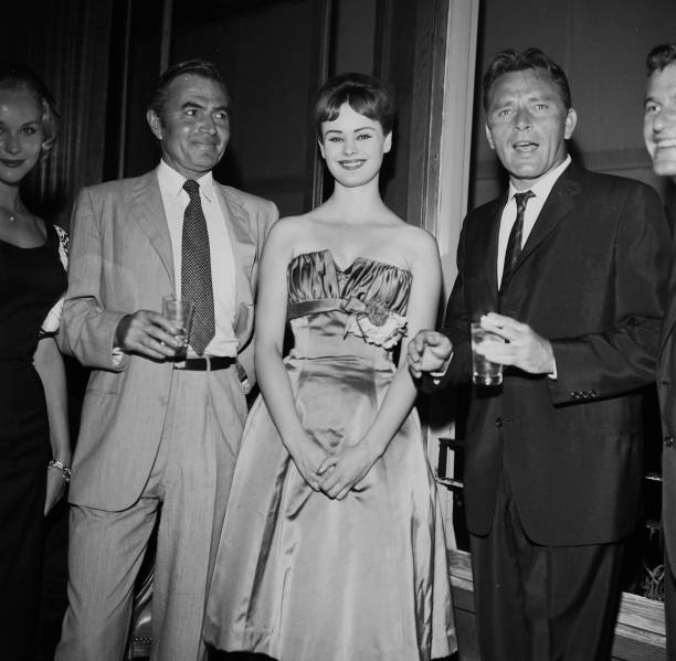 James Mason, Pamela Searle, Richard Burton