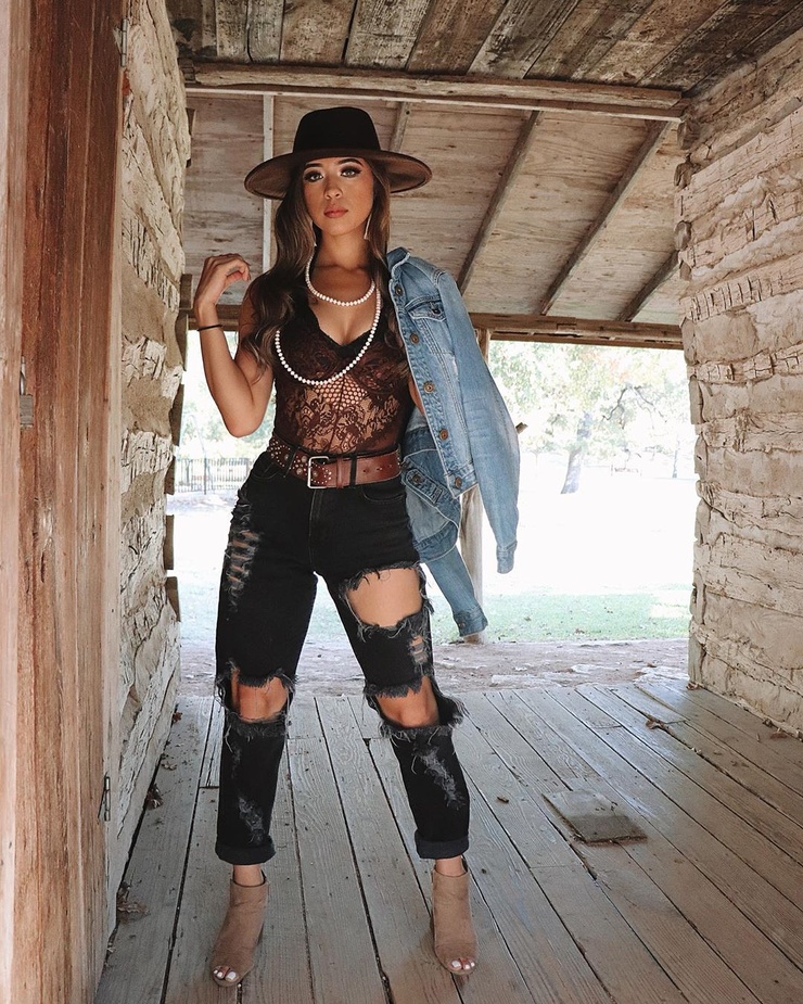 America Cuevas image