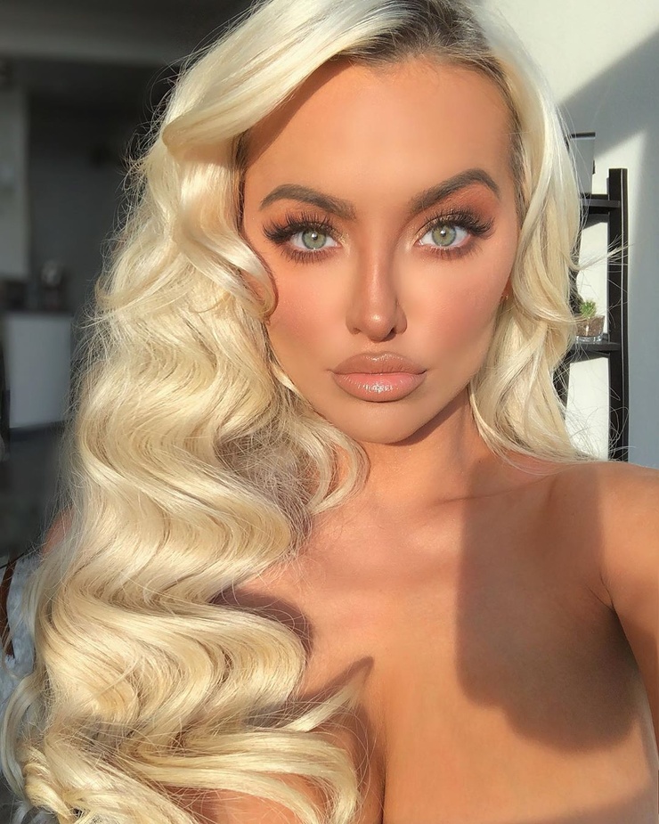 picture-of-lindsey-pelas