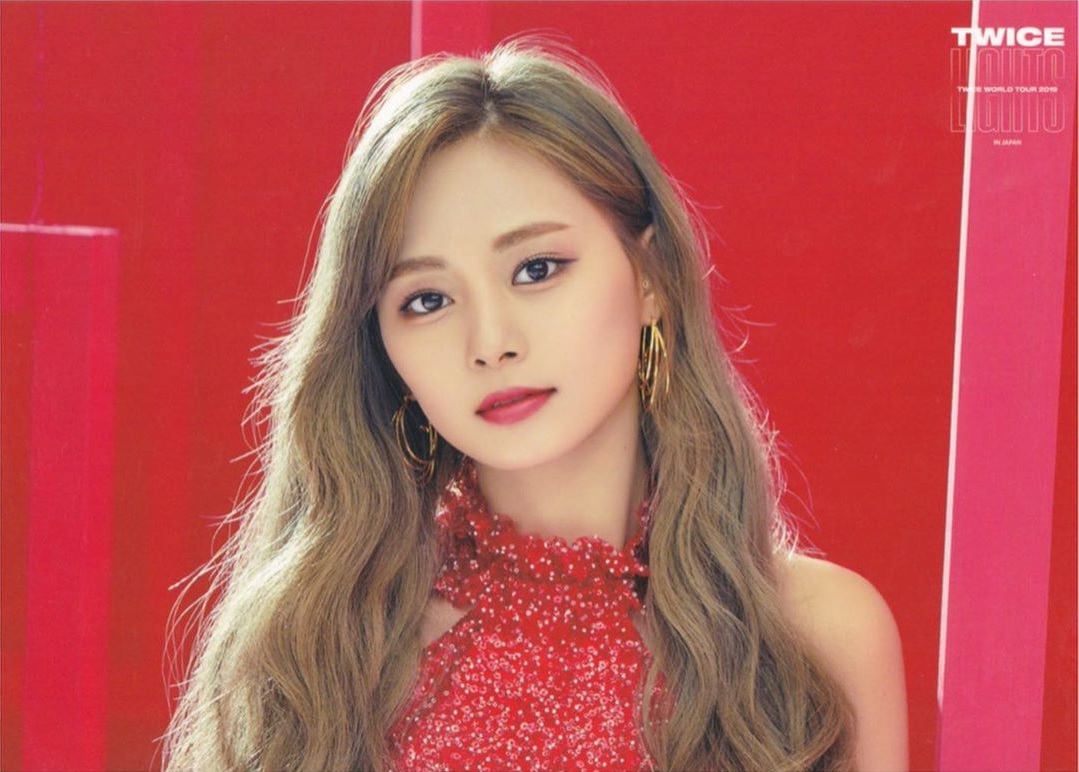 Chou Tzu-yu (Tzuyu) Chou Tzu-yu (Tzuyu)