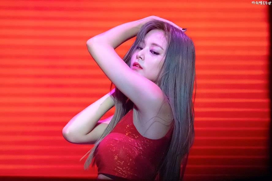 Chou Tzu-yu (Tzuyu) Chou Tzu-yu (Tzuyu)