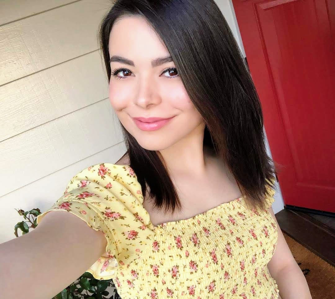 Miranda Cosgrove image