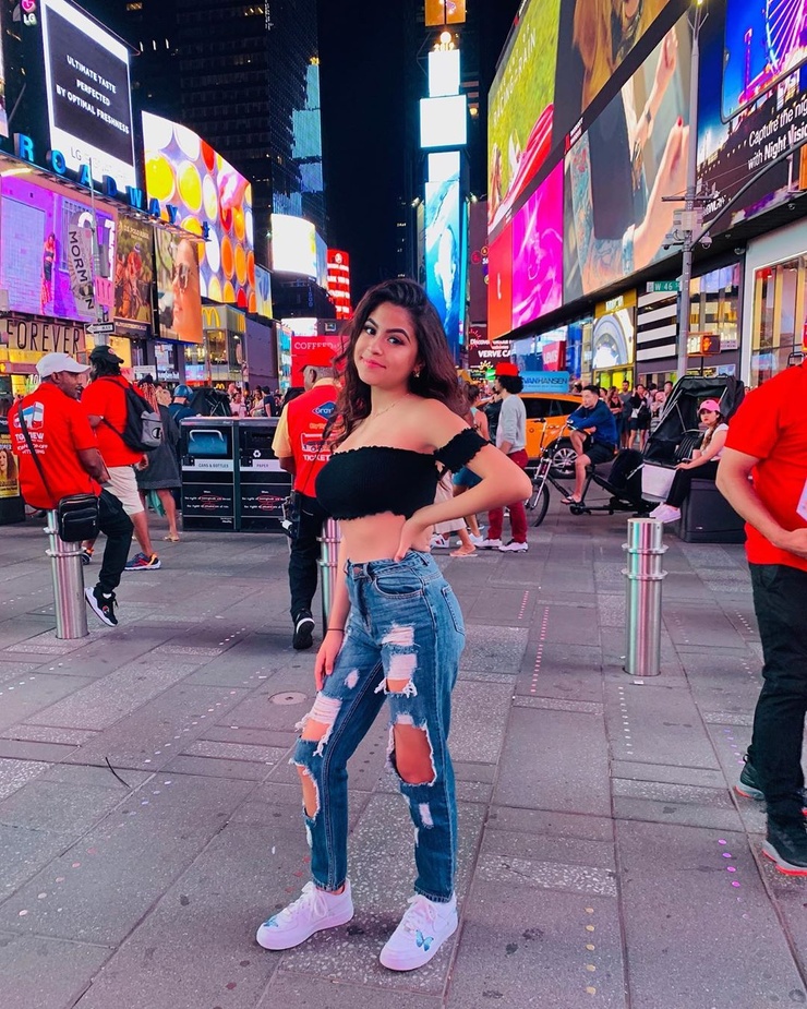Picture of Desiree Montoya(02)