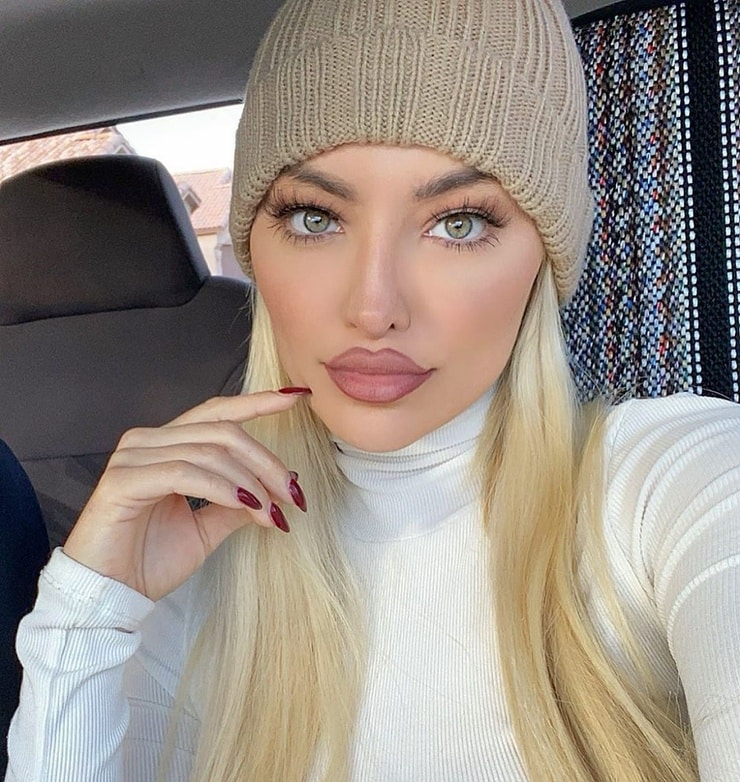 Lindsey Pelas picture