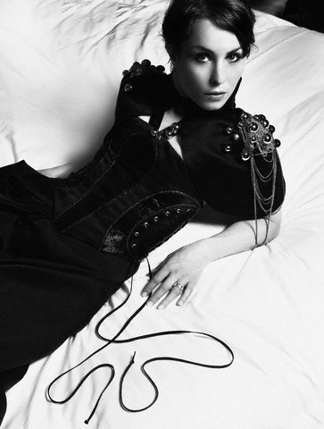Noomi Rapace picture