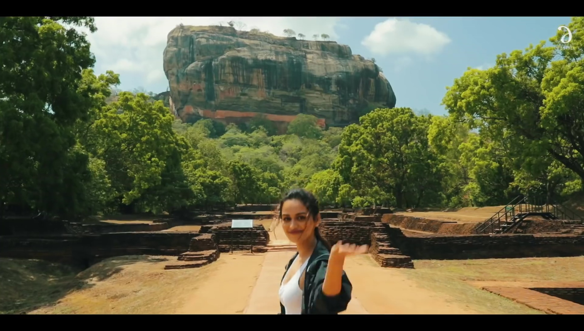 Manushi Chhillar