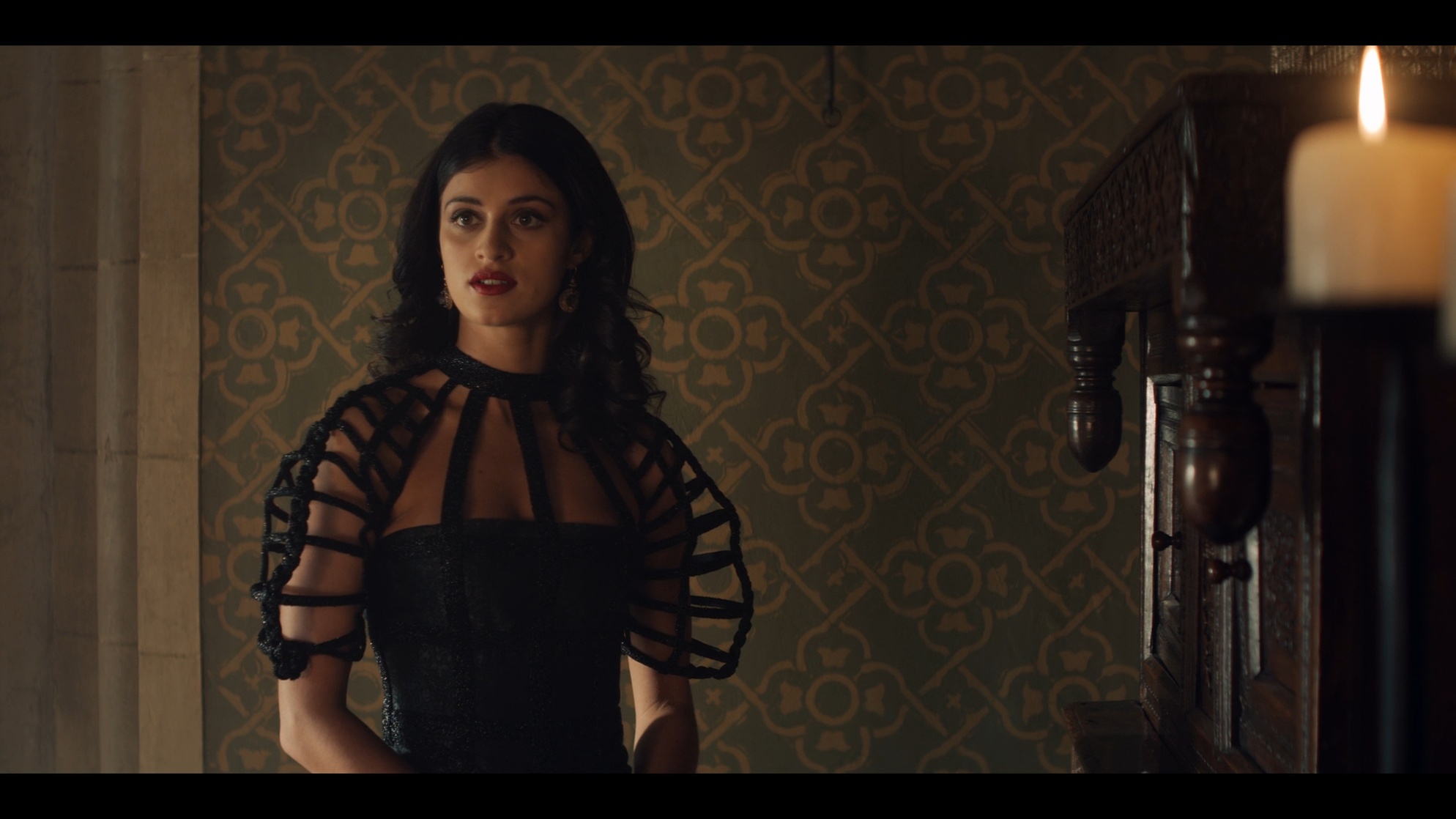 Yennefer of Vengerberg (Anya Chalotra)