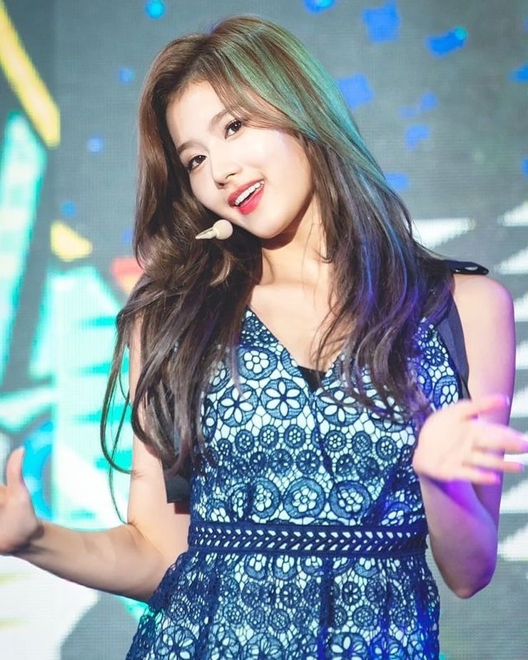 Picture of Minatozaki Sana