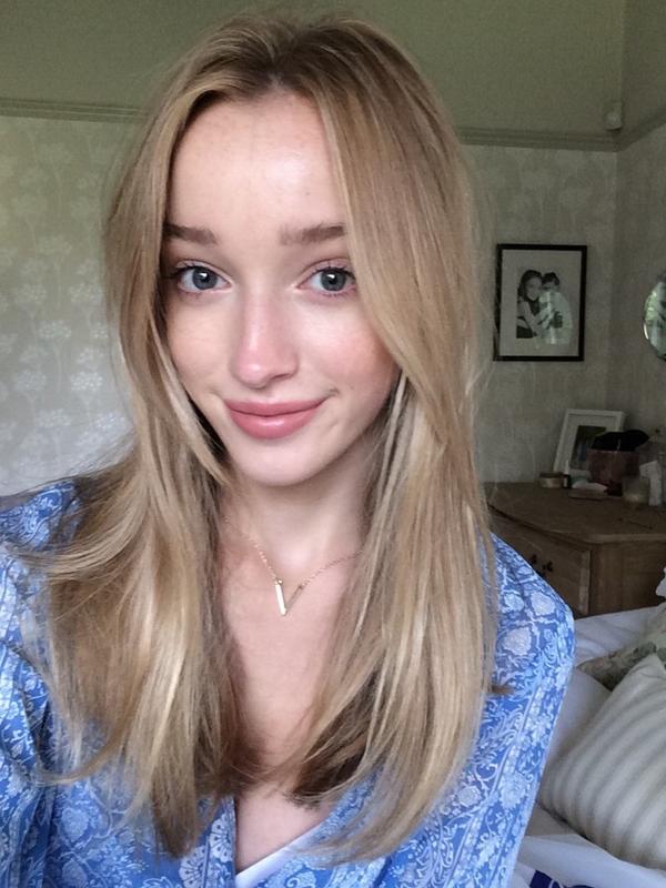 Picture Of Phoebe Dynevor 4906