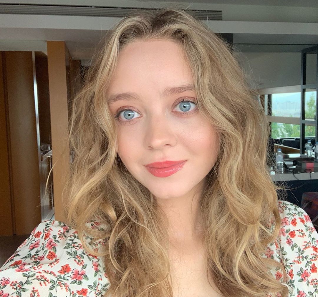 Madeleine Arthur Madeleine Arthur