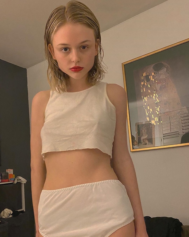 Picture Of Emily Alyn Lind