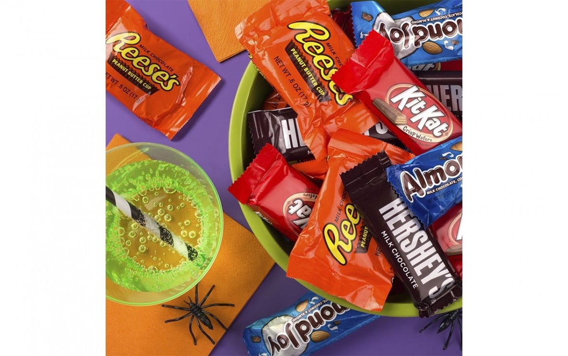 Hershey's All Time Greats Snack Size Halloween Candy Assortment: 120-Piece Bag