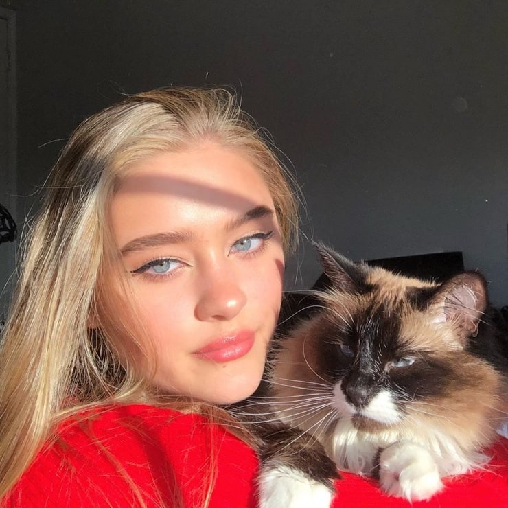 Image of Lizzy Greene