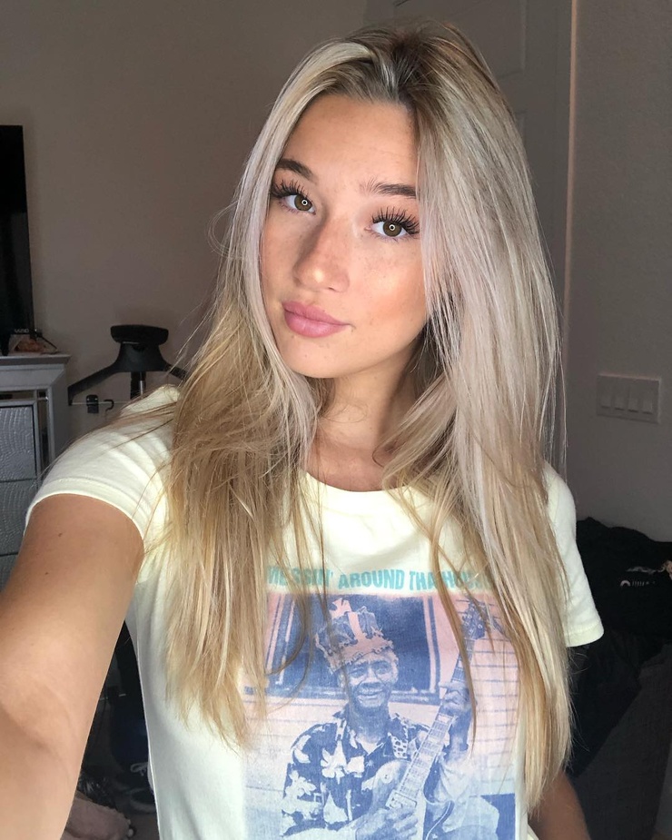 Picture of Kayla Jones ()