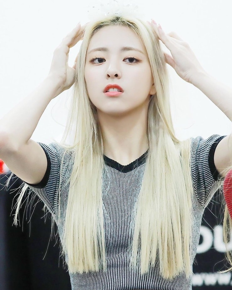 Picture of Yuna (ITZY)