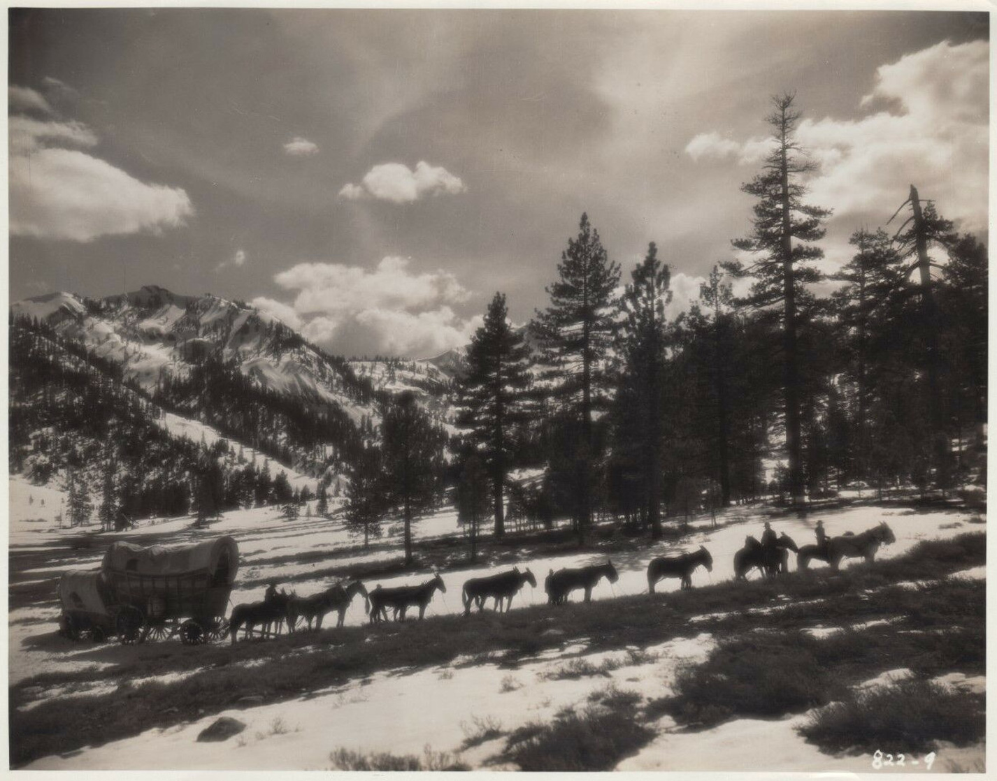 Fighting Caravans (1931)