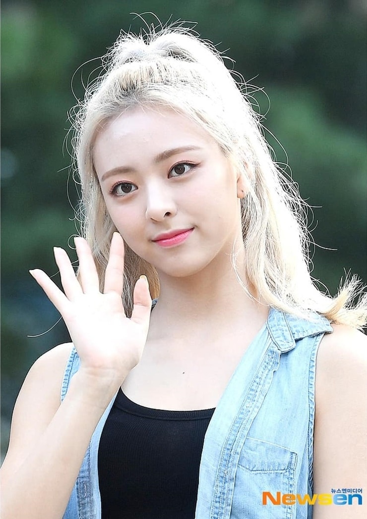 Picture of Yuna (ITZY)